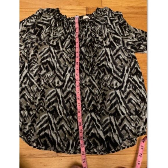 Beach lunch Lounge Women's Zebra Print Off-Shoulder Top size medium - Picture 4 of 7